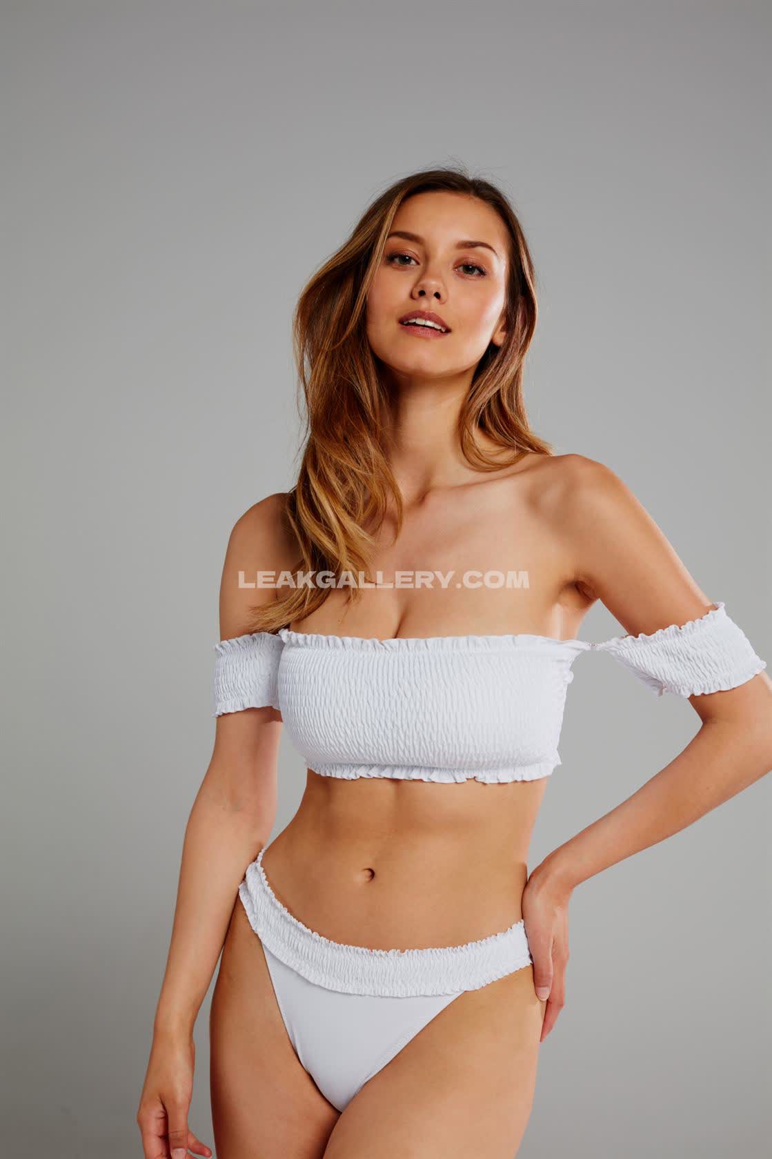 Nicolacavanis Exclusive Leaked Nude OnlyFans #3803688