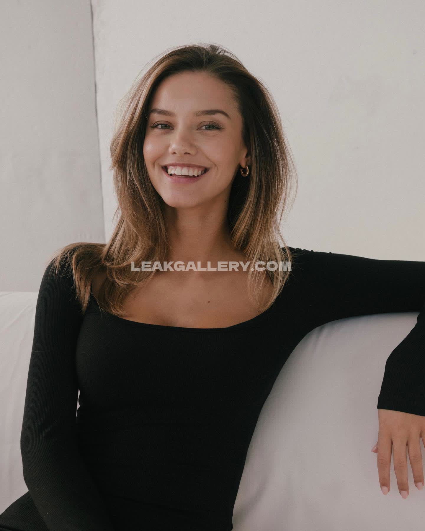 Nicolacavanis Exclusive Leaked Nude OnlyFans #3808010