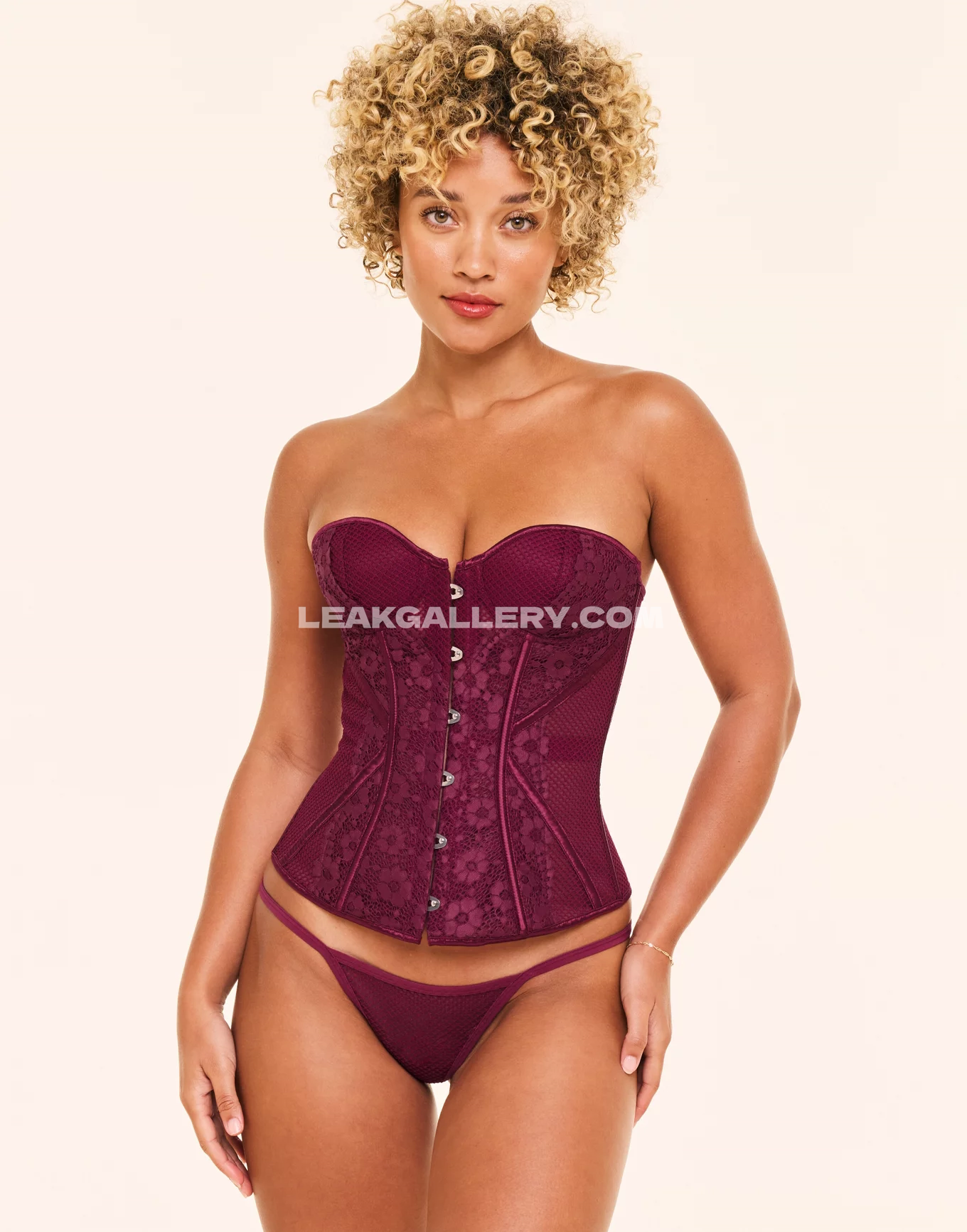 Officialellesmith Exclusive Leaked Nude OnlyFans #7470153