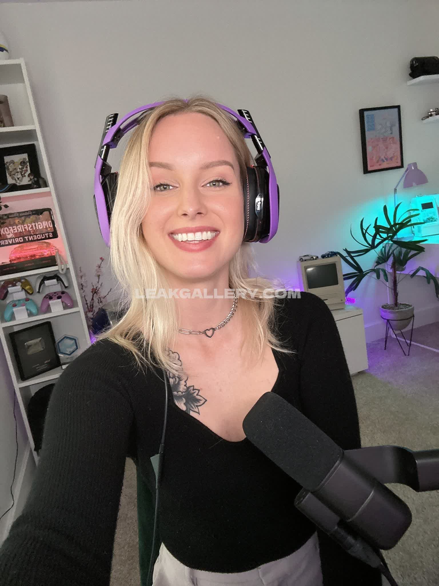 Omgitsfirefoxx Exclusive Leaked Nude OnlyFans #3963320