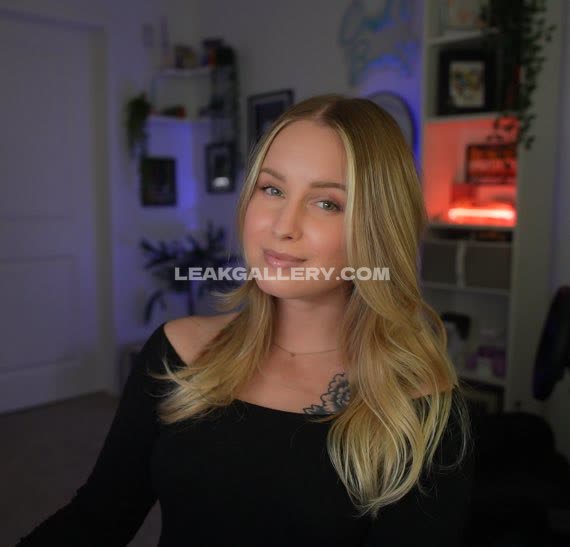 Omgitsfirefoxx Exclusive Leaked Nude OnlyFans #3973228