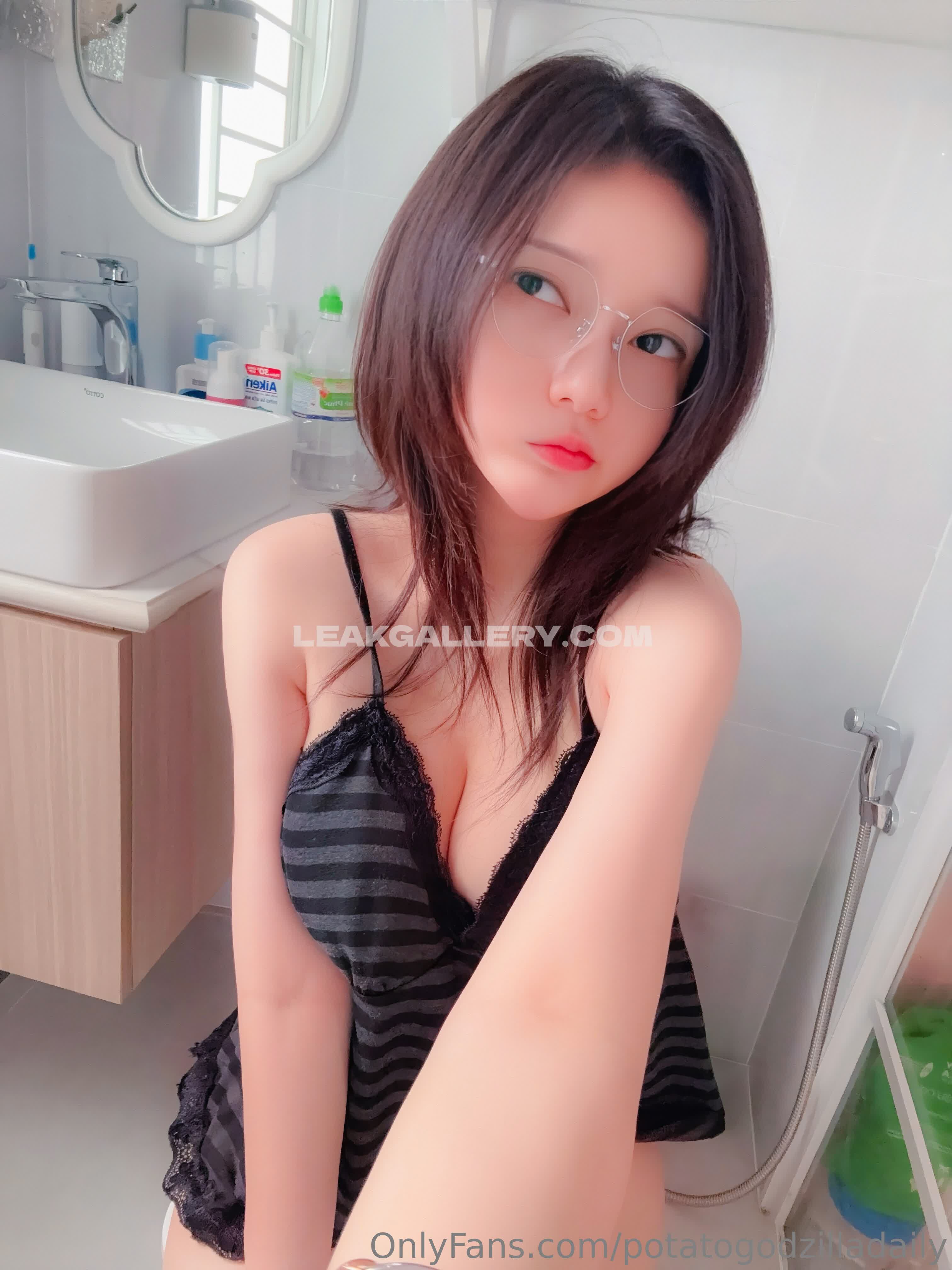 Potatogodzilla Exclusive Leaked Nude OnlyFans #8195243