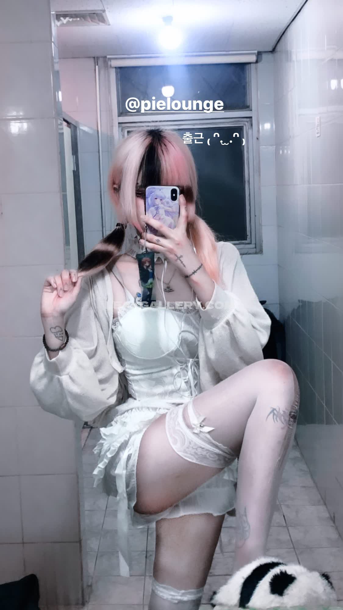 Surethisbunny_ / fishzombie / surethisbunny Exclusive Leaked Nude OnlyFans #7916423