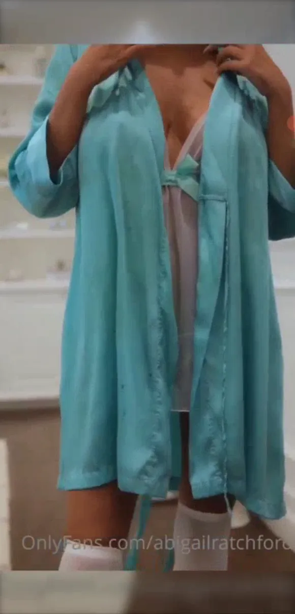 Abigailratchford Silk Robe Tease OnlyFans Video Leaked