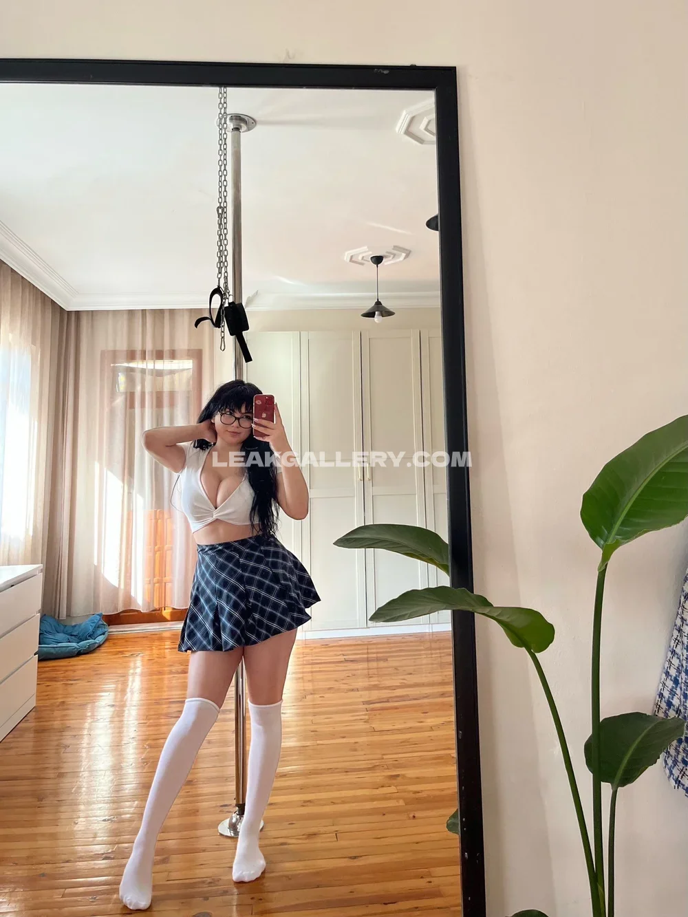 Acnoctemfree Schoolgirl Outfit Mirror Selfie OnlyFans Photo Leaked