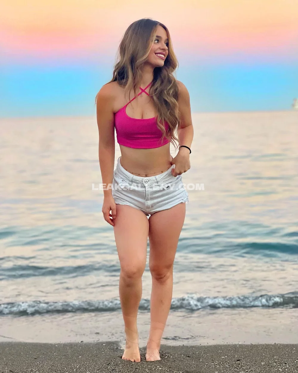 Aitanaetxeberriaofficial Beachside Crop Top Pose OnlyFans Photo Leaked