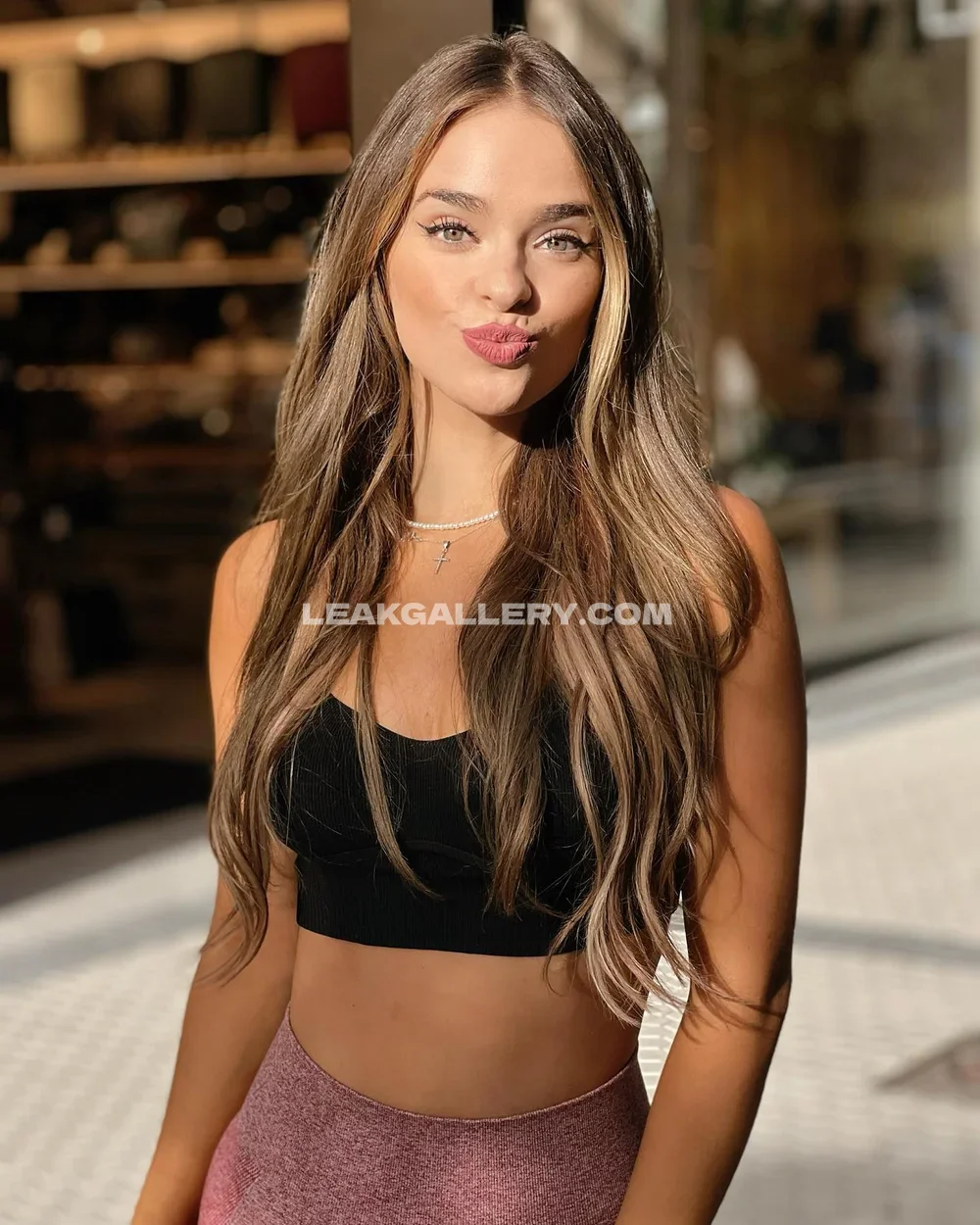 Aitanaetxeberriaofficial Black Crop Top Pout OnlyFans Photo Leaked