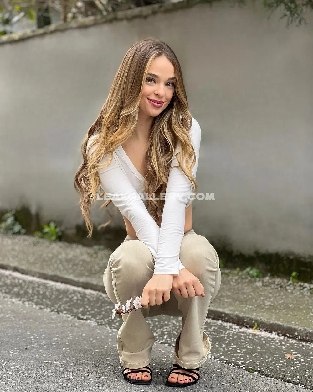 Aitanaetxeberriaofficial Crouching In White Top OnlyFans Photo Leaked
