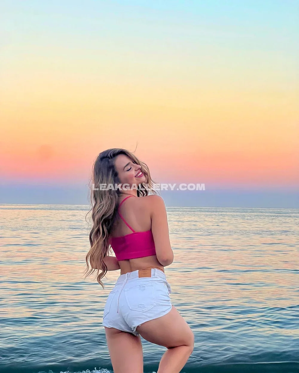 Aitanaetxeberriaofficial Beach Sunset Back View OnlyFans Photo Leaked