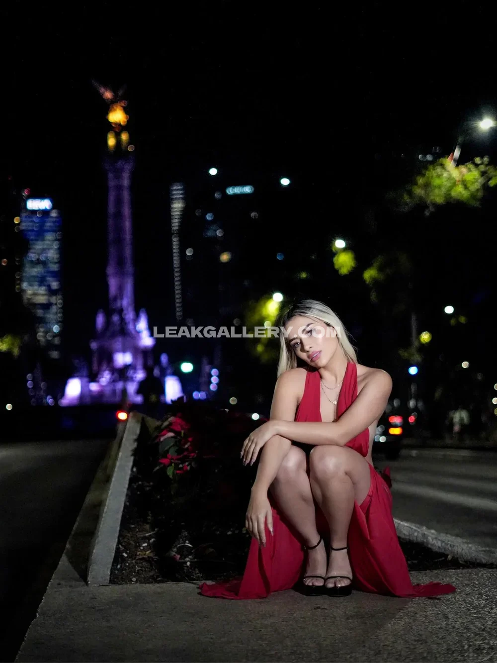 Alemiarojas Red Dress Night Pose OnlyFans Photo Leaked