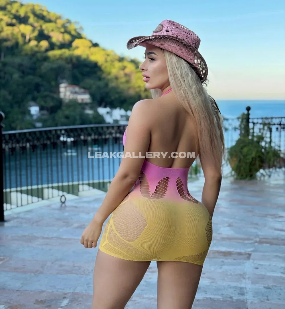 Alemiarojas Backless Mesh Bodysuit Pose OnlyFans Photo Leaked