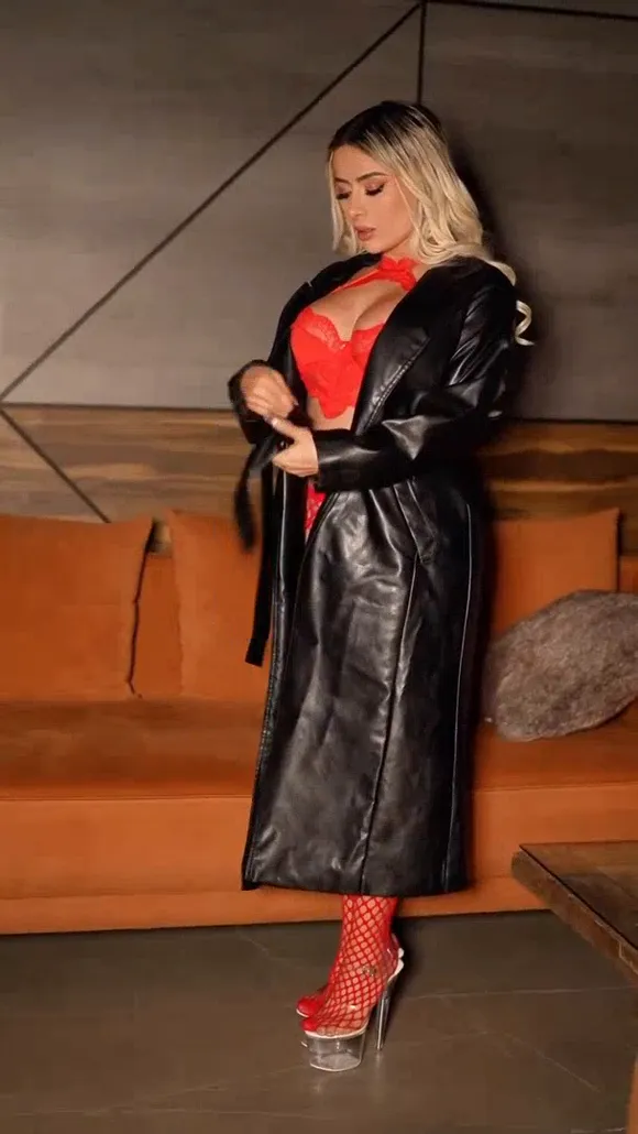 Alemiarojas Red Lingerie Under Leather Coat OnlyFans Video Leaked