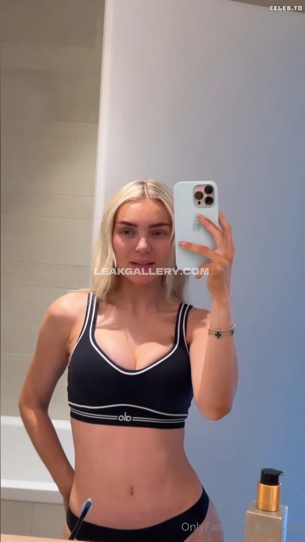 Alexisshv Mirror Selfie In Sports Bra OnlyFans Photo Leaked