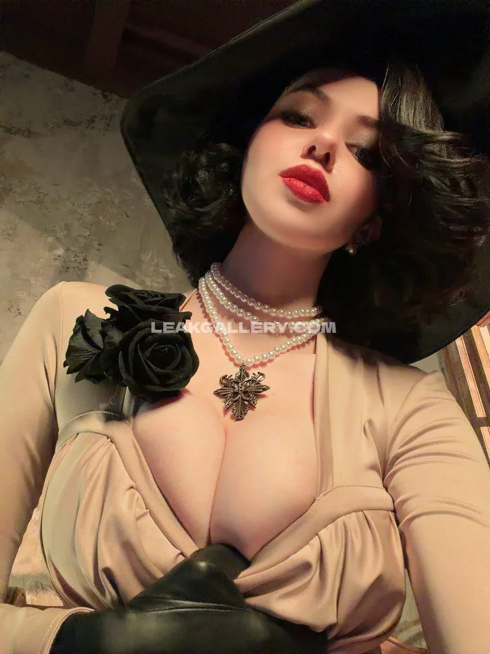 Alina_becker Glamorous Hat And Pearls OnlyFans Photo Leaked