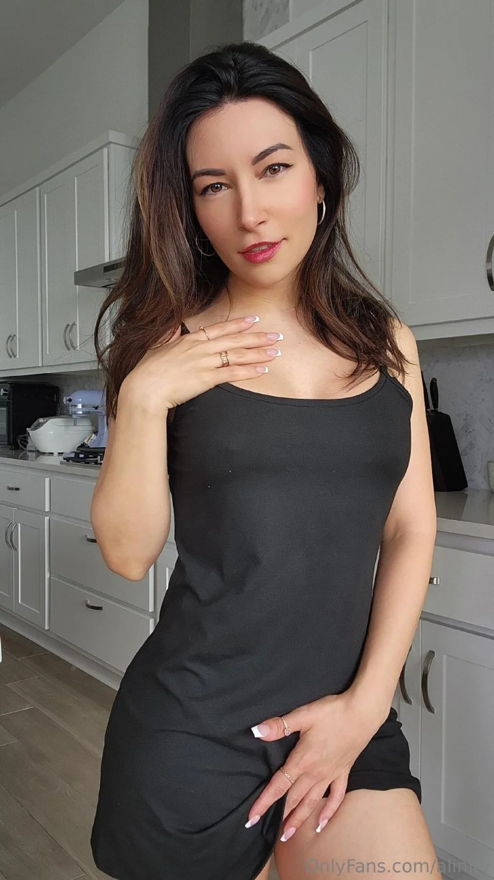 Alinity Black Dress Pose OnlyFans Photo Leaked