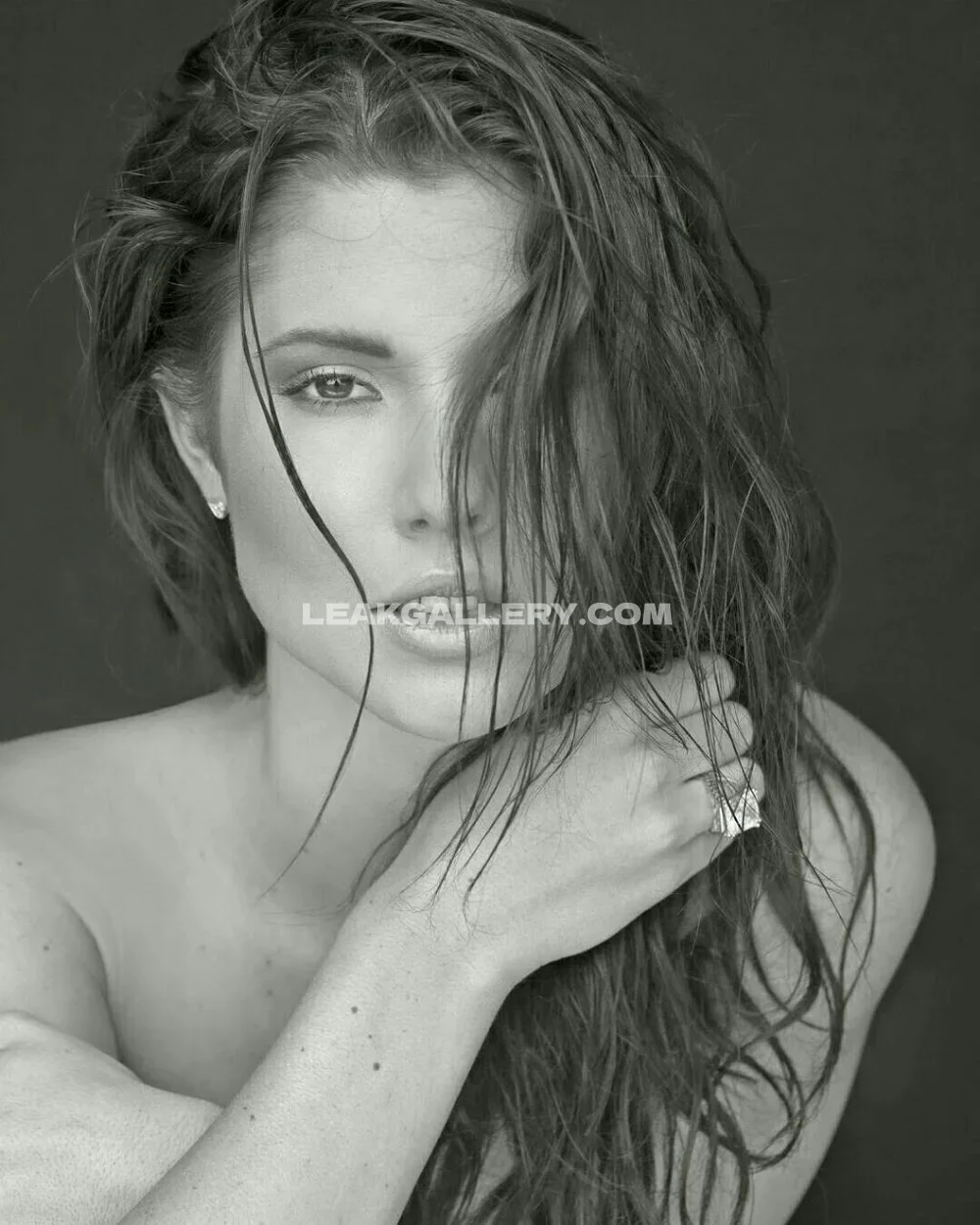 Amanda_cerny Wet Hair Shoulder Pose OnlyFans Photo Leaked
