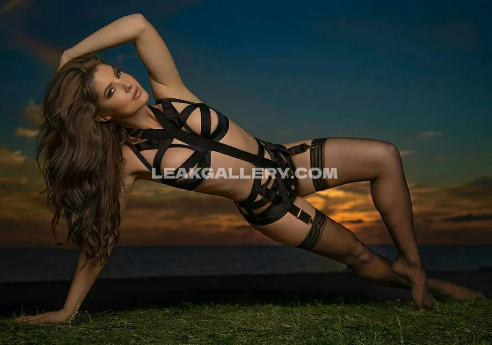 Amanda_cerny Strappy Black Harness Pose OnlyFans Photo Leaked