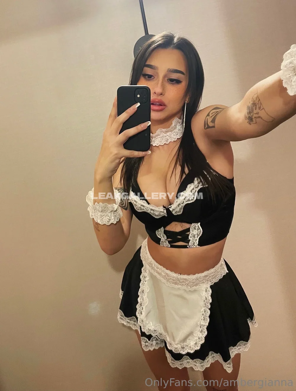 Ambergianna Maid Outfit Mirror Selfie OnlyFans Photo Leaked