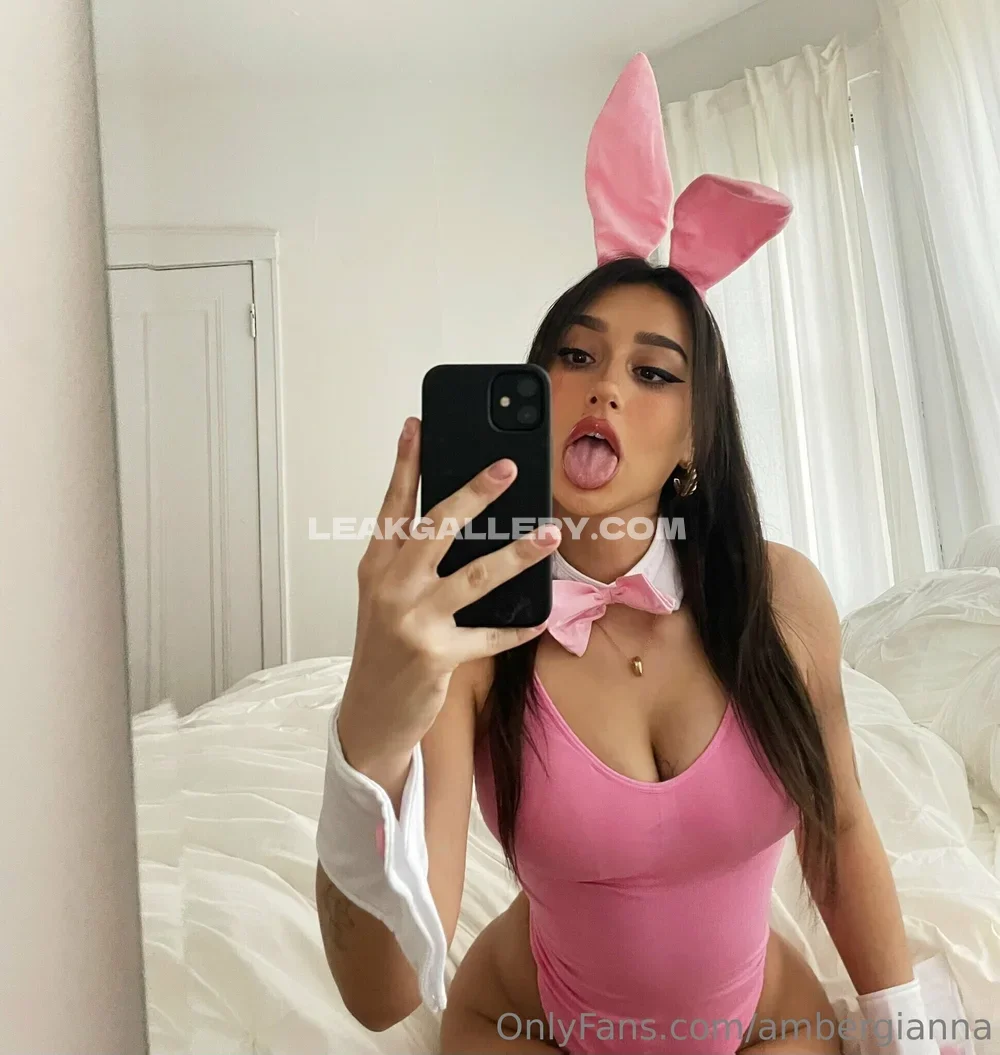 Ambergianna Pink Bunny Suit Selfie OnlyFans Photo Leaked
