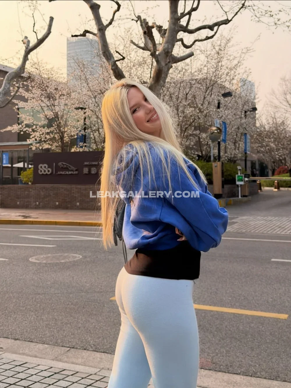 Anastangel Blonde Hair Outdoor Pose OnlyFans Photo Leaked