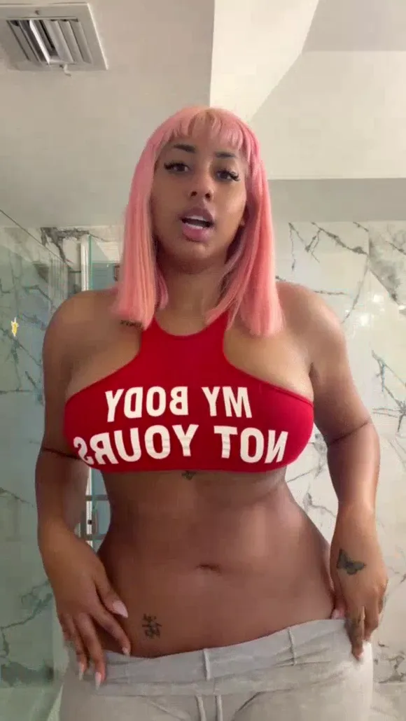 Angelferrnandezz Pink Wig Red Top Pose OnlyFans Video Leaked