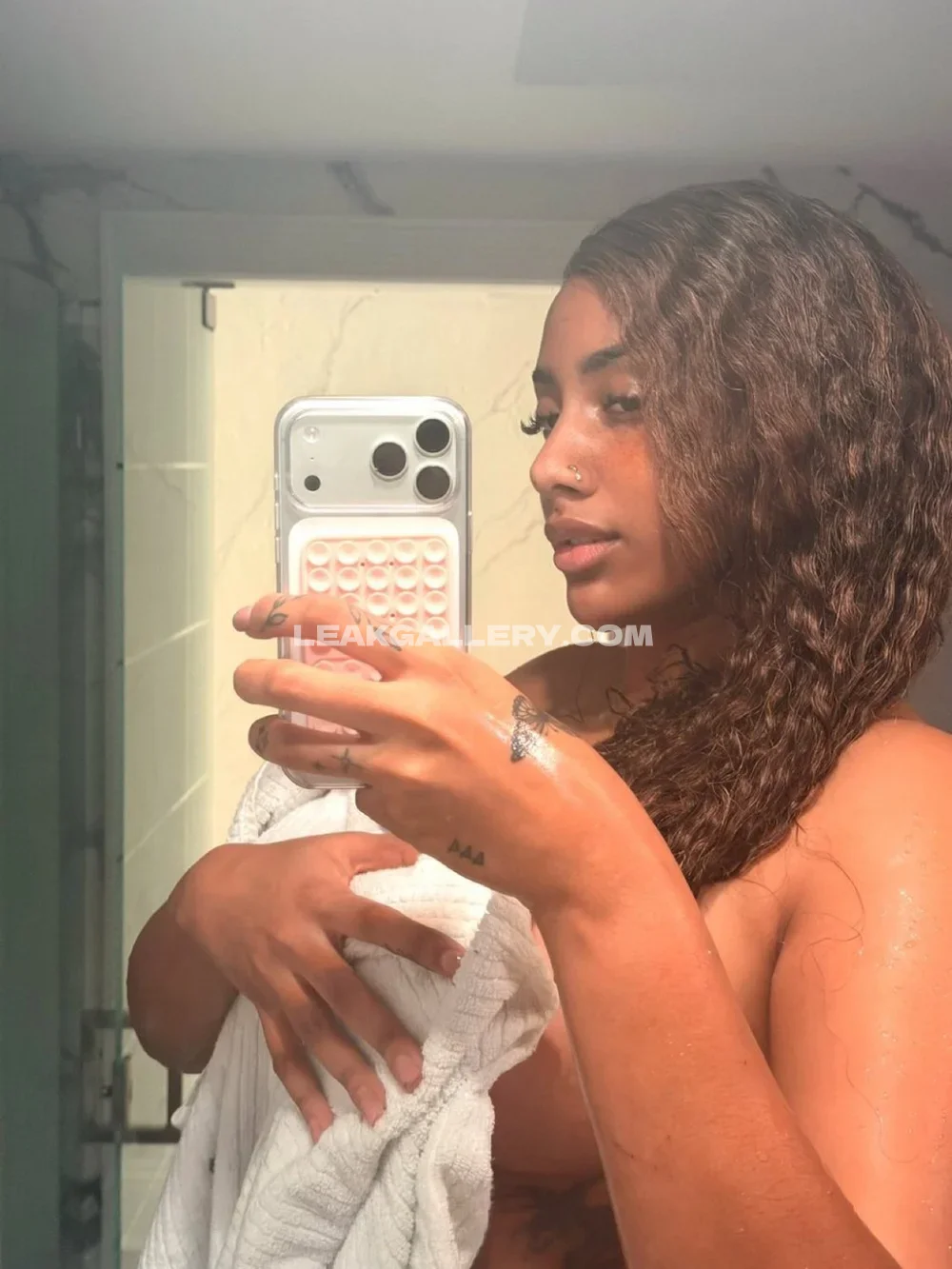 Angelferrnandezz Wet Towel Selfie Mirror OnlyFans Photo Leaked