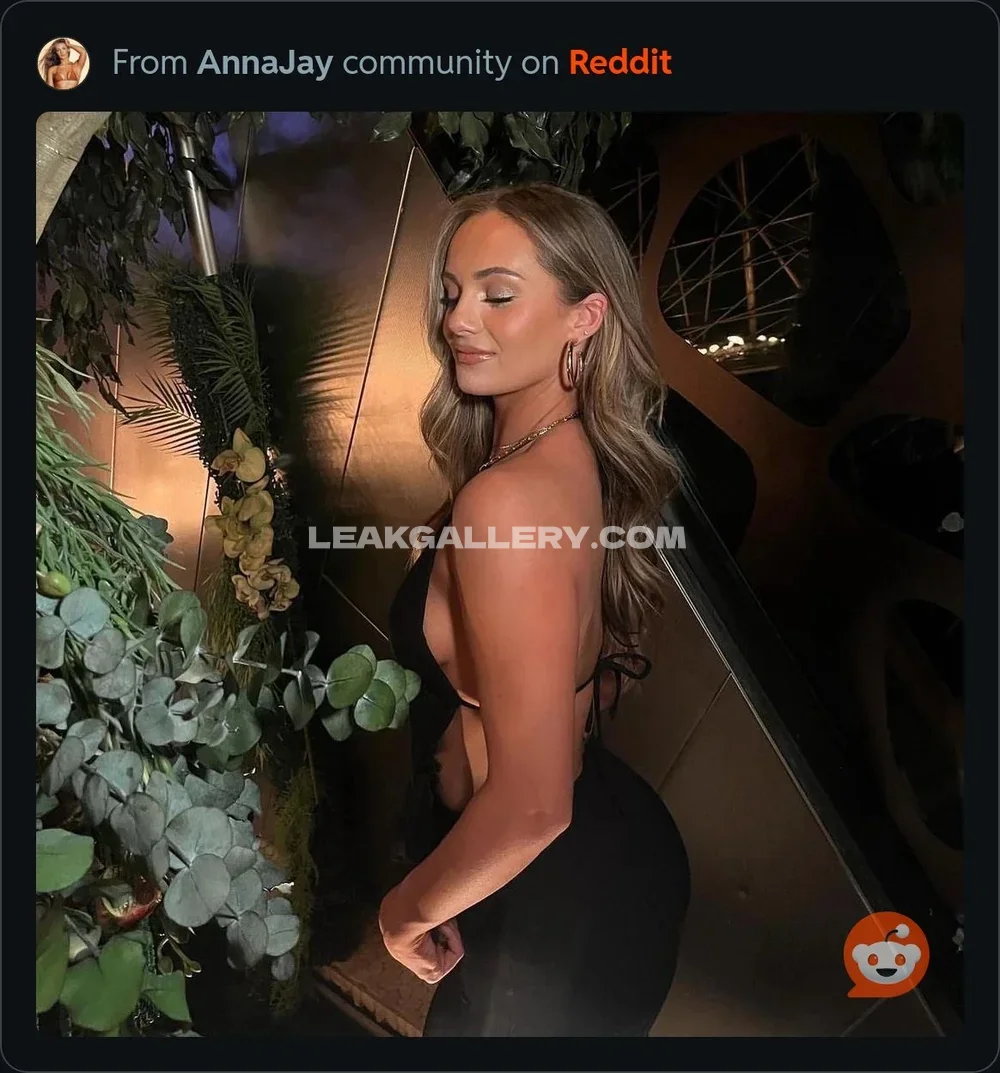 Annajay____ Black Dress Side Pose OnlyFans Photo Leaked