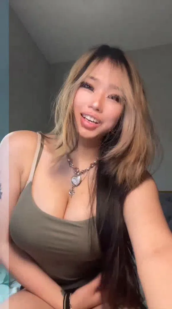 Annie Zheng Topless Selfie Pose OnlyFans Video Leaked