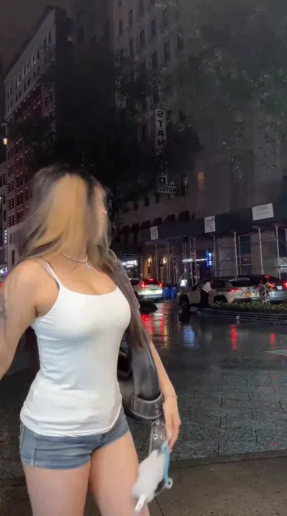 Annie Zheng White Tank Top Walk OnlyFans Video Leaked