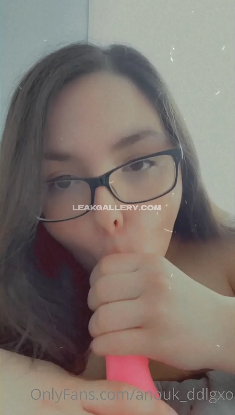 Anouk_busty Glasses And Pink Toy OnlyFans Photo Leaked