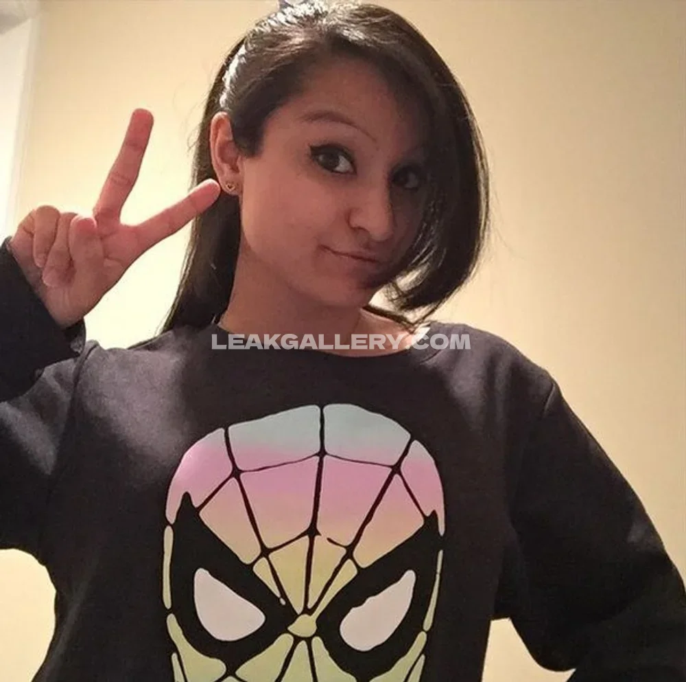 Aphmau Spiderman Sweatshirt Peace Sign OnlyFans Photo Leaked