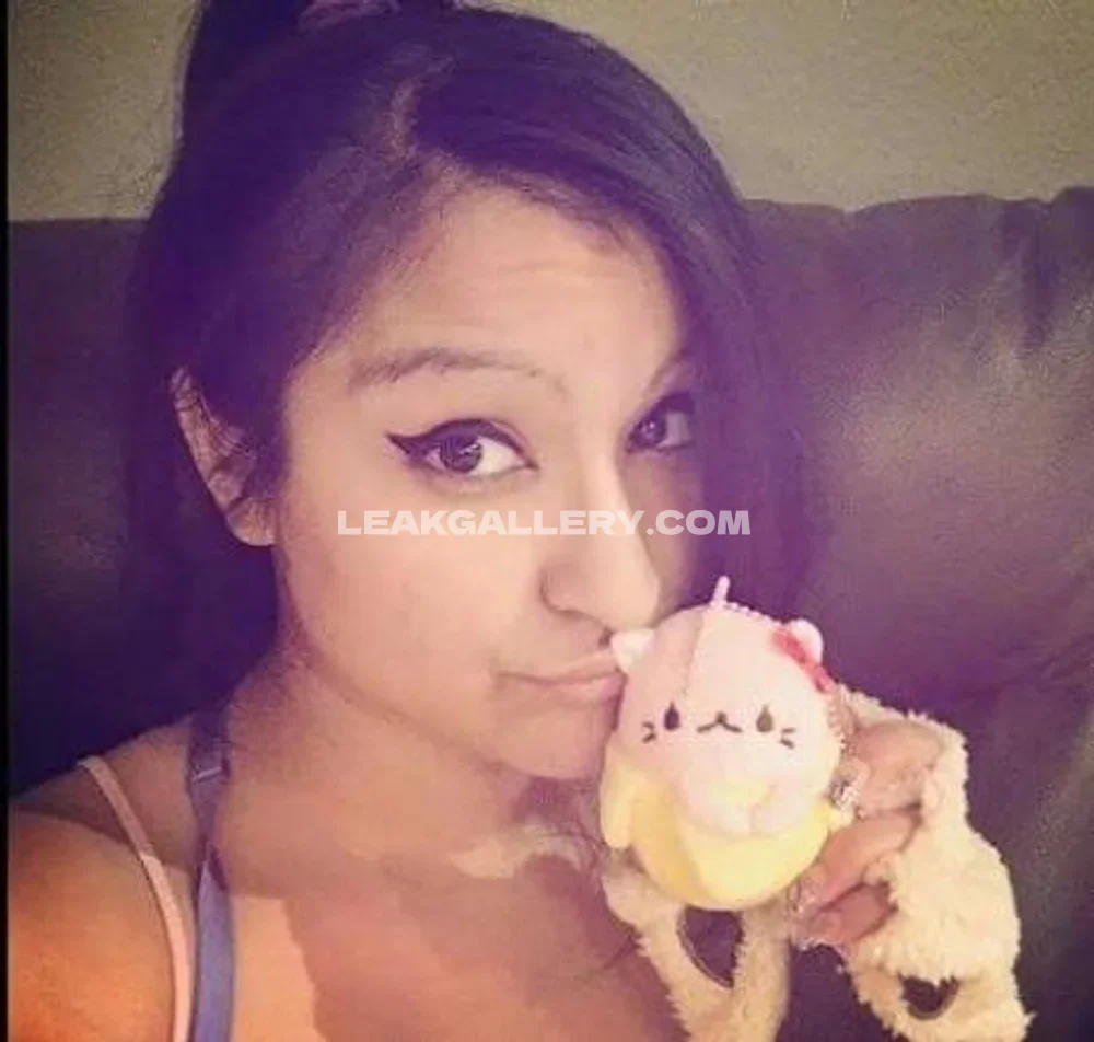 Aphmau Selfie With Plush Toy OnlyFans Photo Leaked