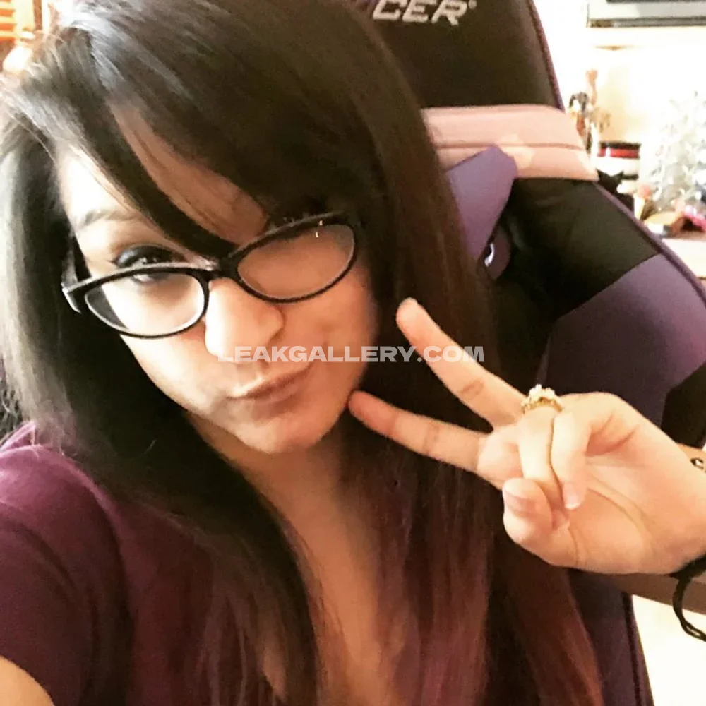 Aphmau Glasses Peace Sign Selfie OnlyFans Photo Leaked
