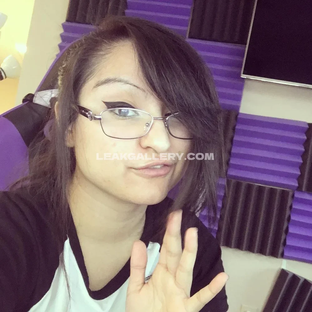 Aphmau Glasses Selfie Wave OnlyFans Photo Leaked