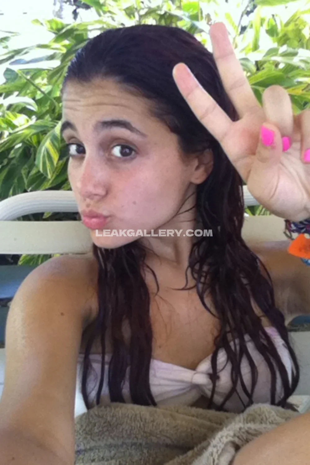 Arianagrande Wet Hair Peace Sign OnlyFans Photo Leaked