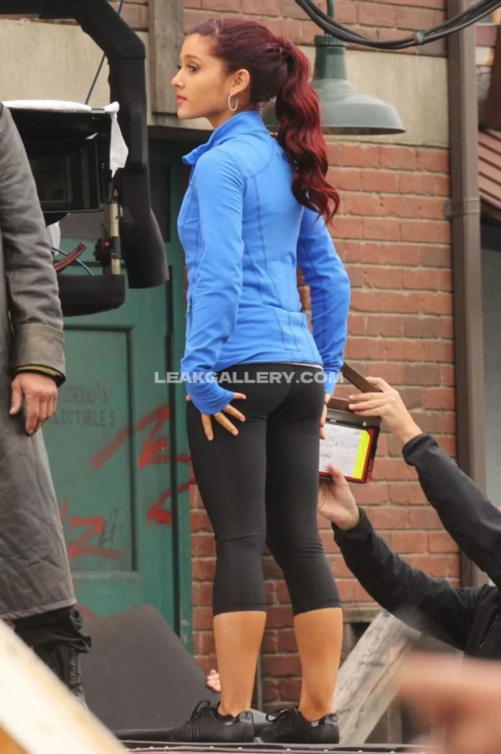 Arianagrande Blue Jacket Black Leggings OnlyFans Photo Leaked