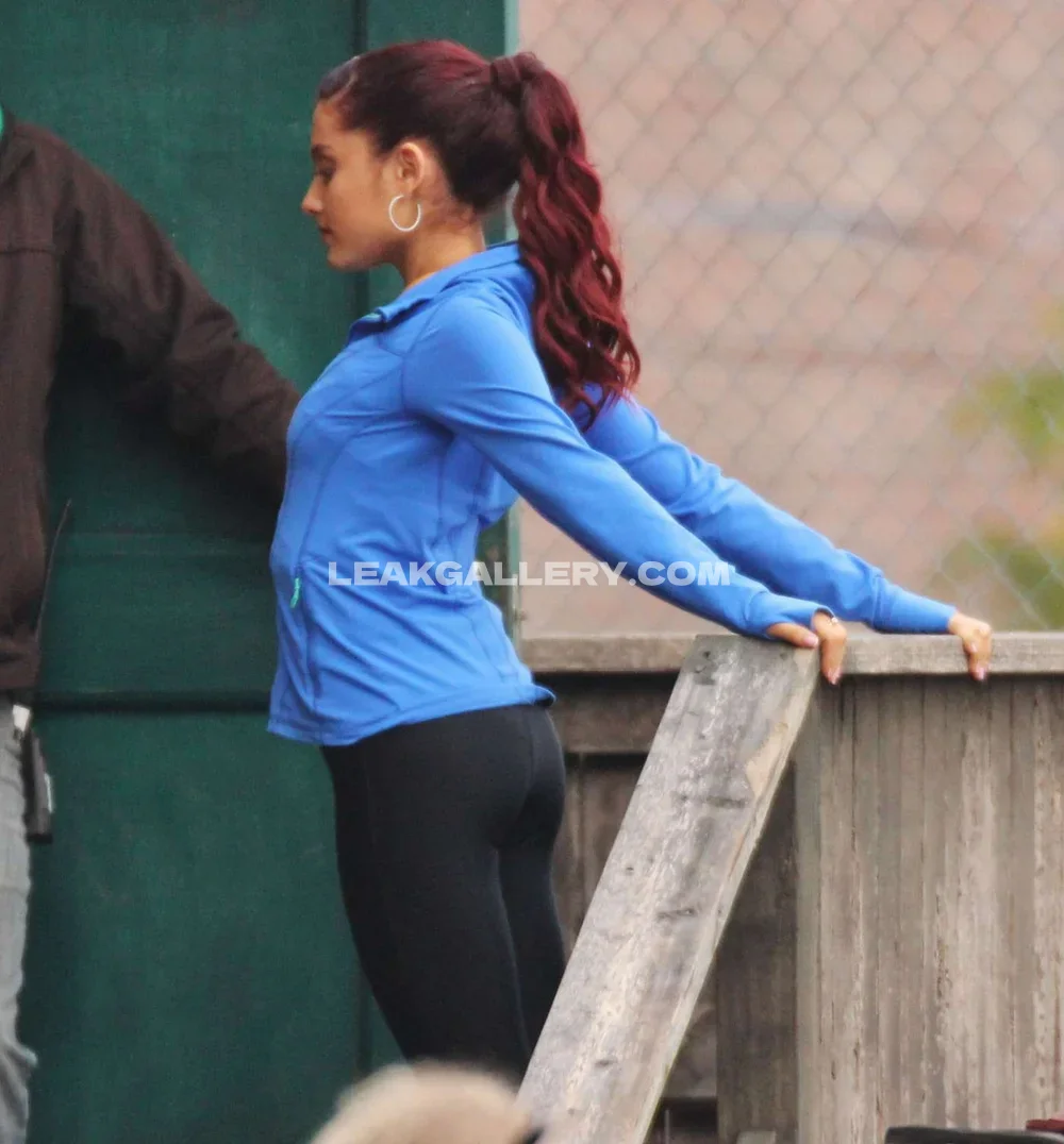 Arianagrande Blue Top Outdoor Pose OnlyFans Photo Leaked