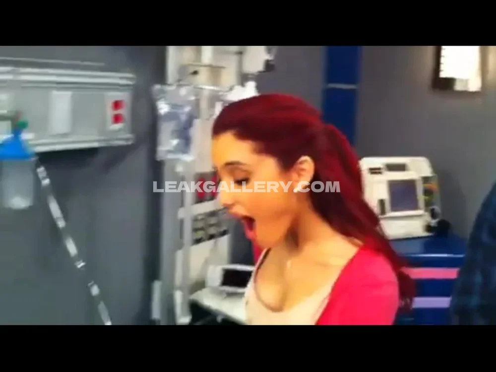 Arianagrande Red Hair Side Profile OnlyFans Photo Leaked