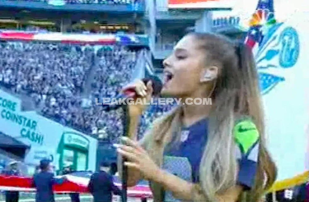 Arianagrande Stage Performance Singing OnlyFans Photo Leaked