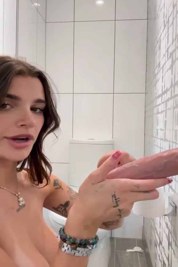 Arikytsya Naked Bathroom Selfie OnlyFans Video Leaked