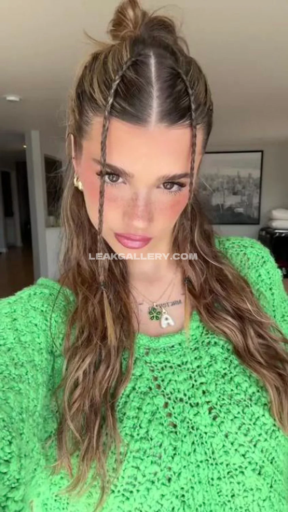 Arikytsya Freckled Face Close Up OnlyFans Photo Leaked