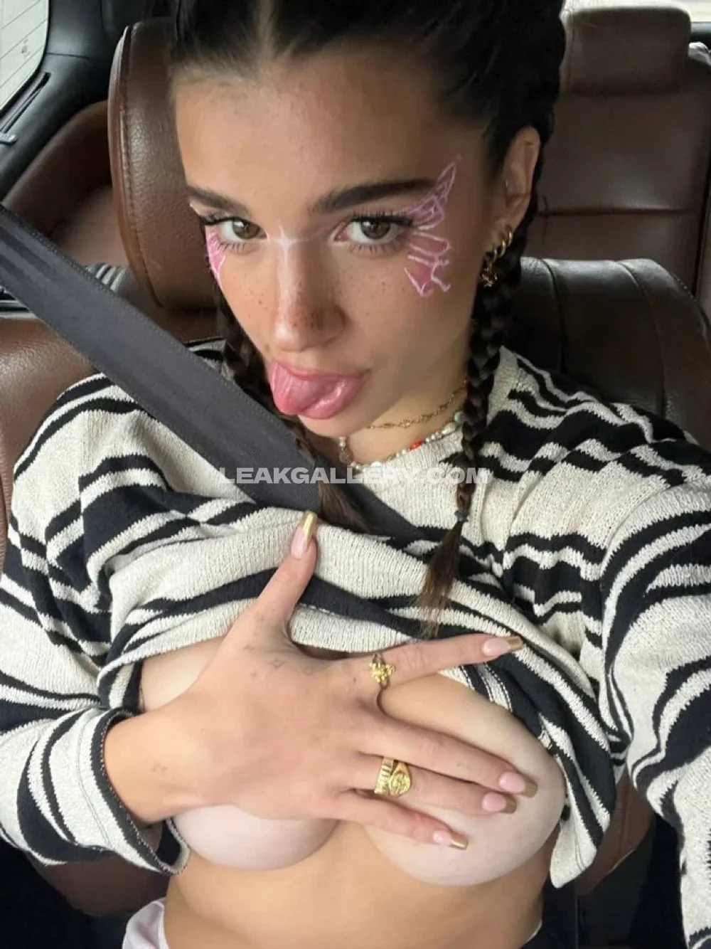 Arikytsya Topless Car Selfie OnlyFans Photo Leaked