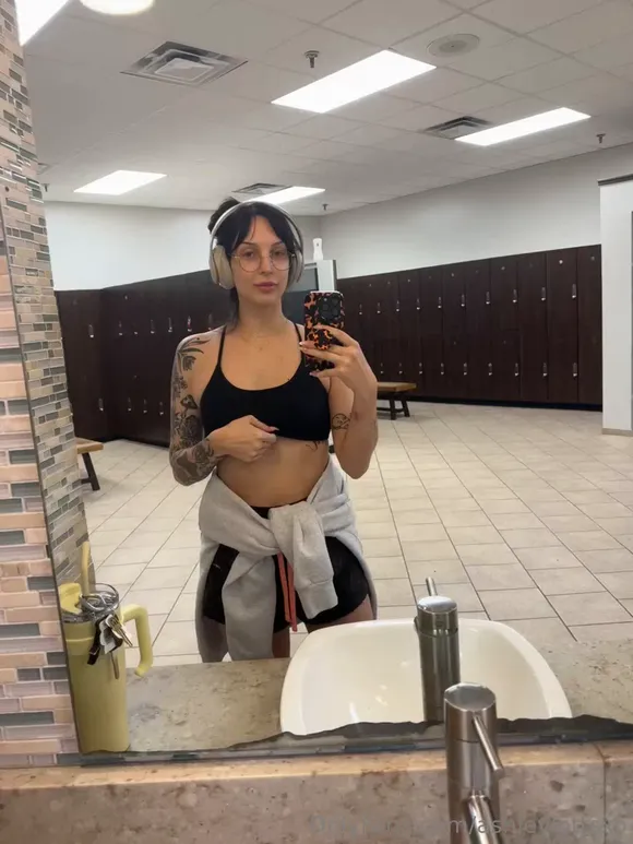 Ashleylottsxo Topless Mirror Selfie OnlyFans Video Leaked