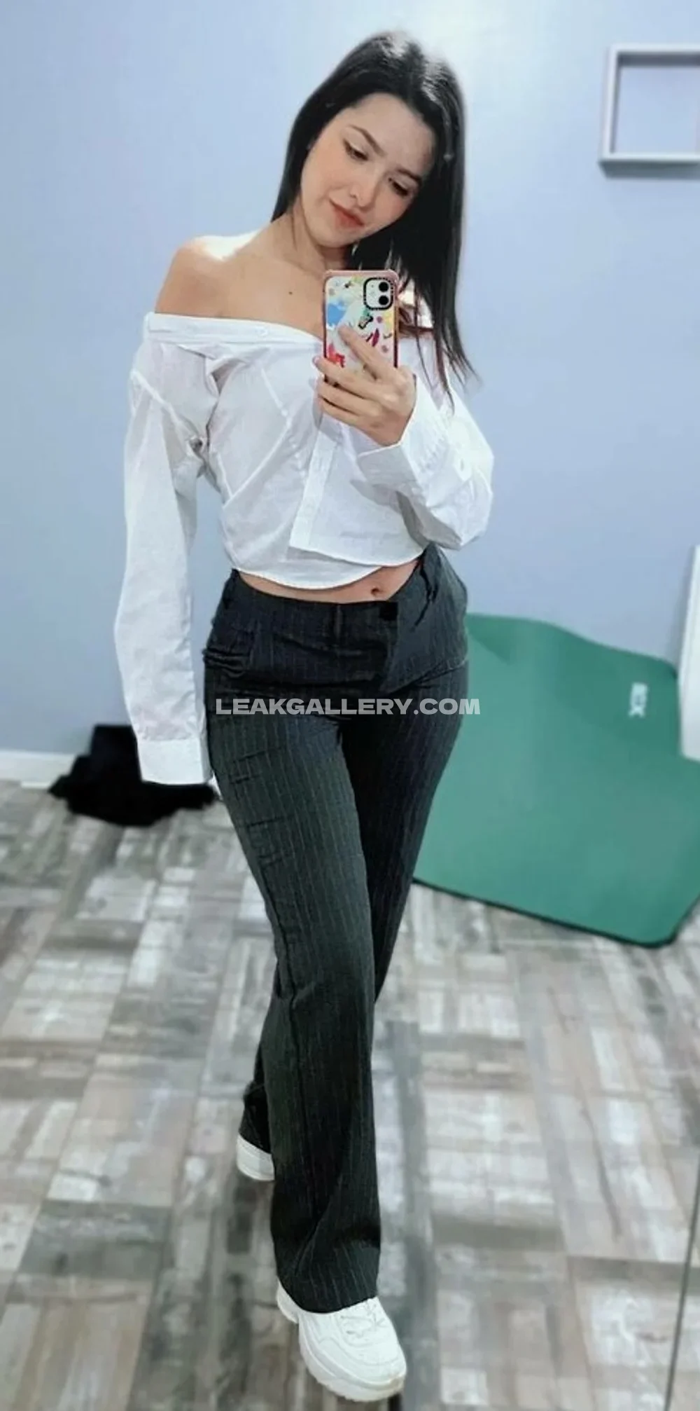 Asmrglow Off Shoulder Shirt Selfie OnlyFans Photo Leaked