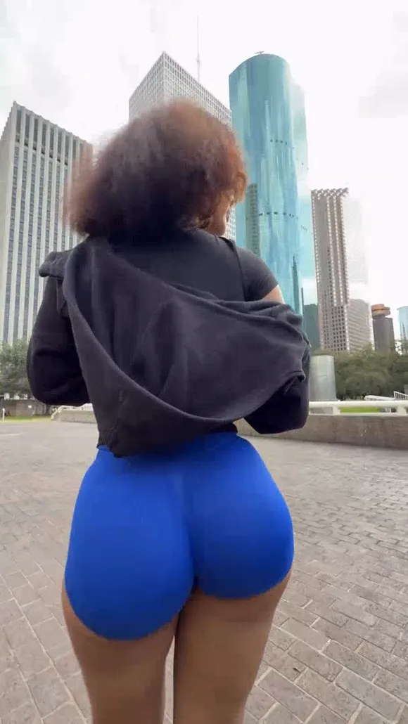 Aylathegoddess Tight Blue Shorts Ass OnlyFans Video Leaked