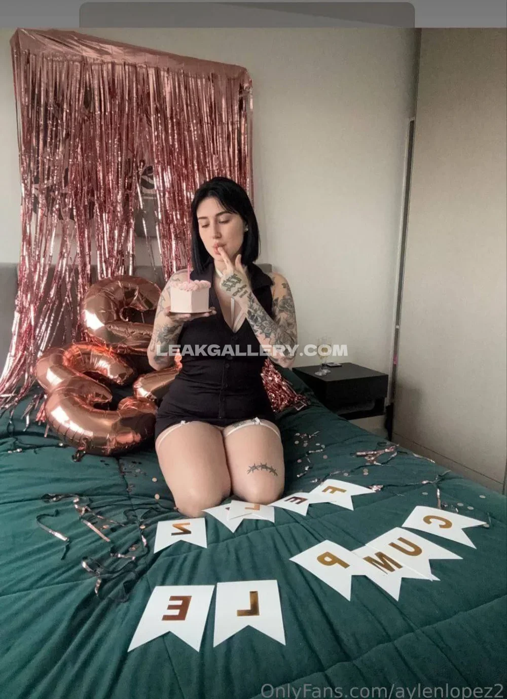 Aylulopez Tattooed Body With Cupcake OnlyFans Photo Leaked