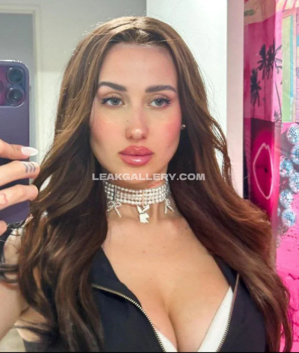 Aylulopez Mirror Selfie With Choker OnlyFans Photo Leaked