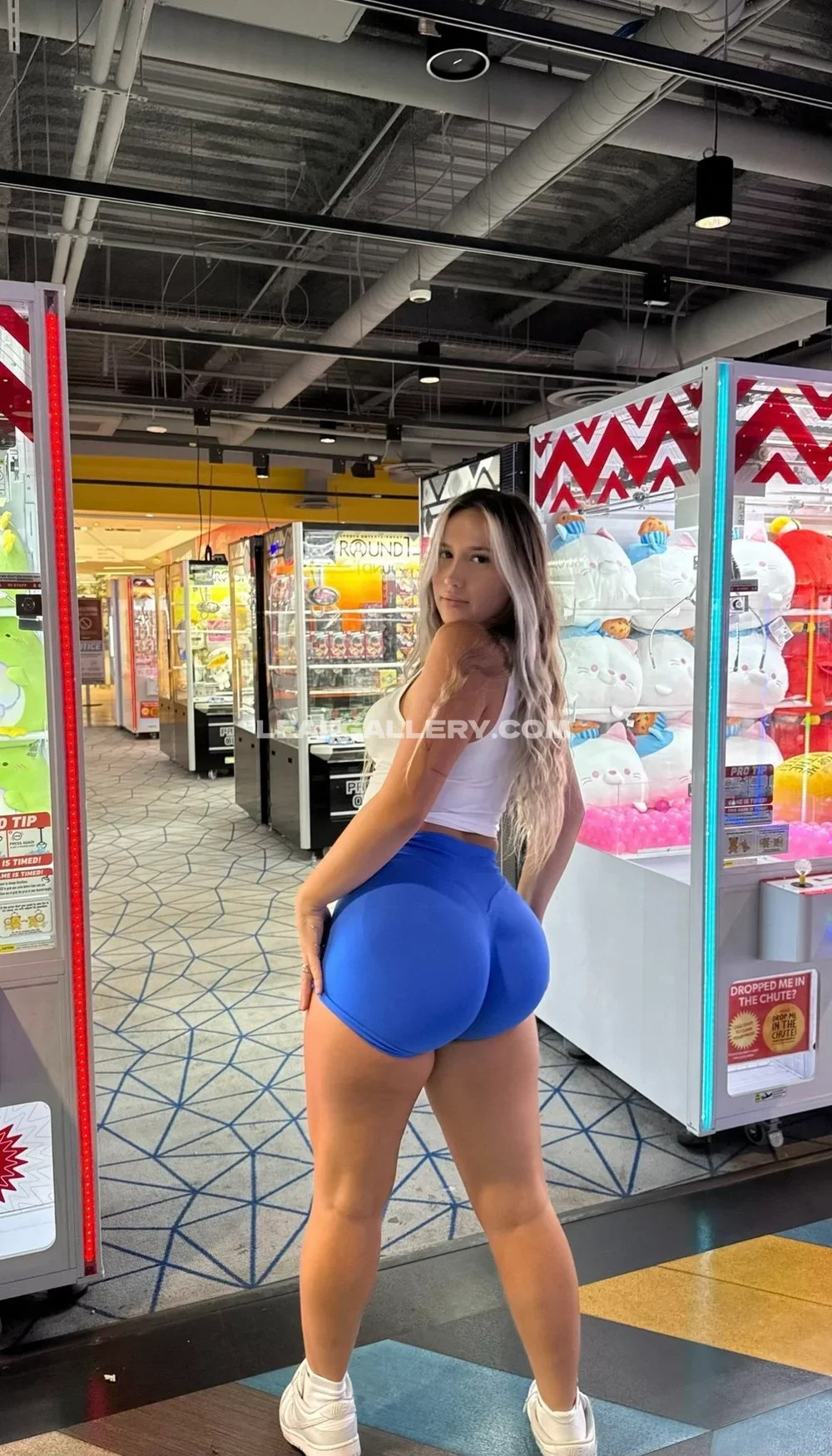 Azra_lifts Blue Shorts Ass Pose OnlyFans Photo Leaked