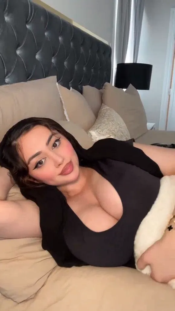 Babydollll Deep V-Neck Top Tease OnlyFans Video Leaked