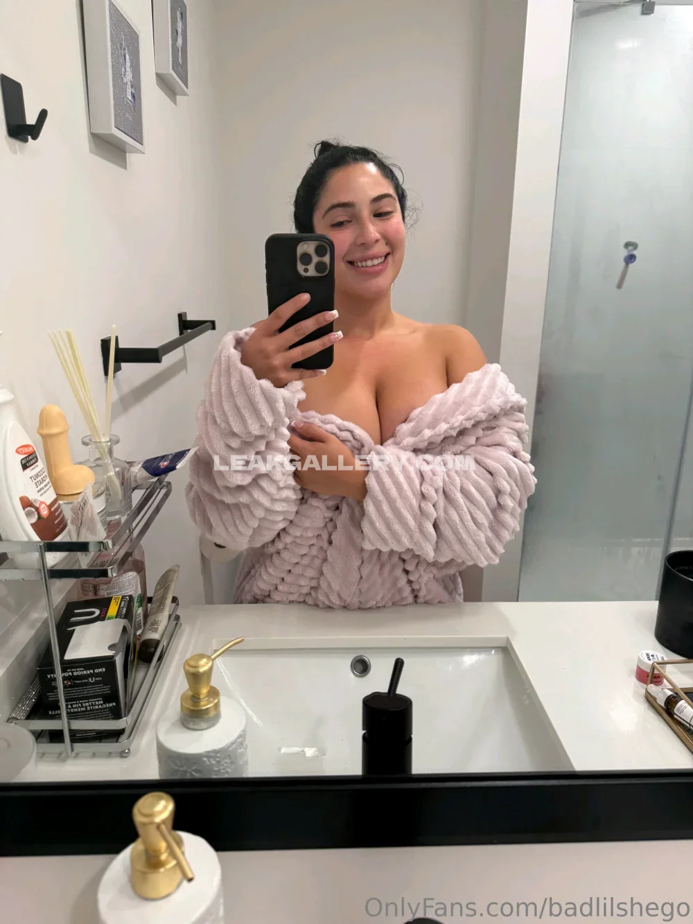 Badlilshego Bathrobe Selfie Mirror OnlyFans Photo Leaked